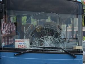 Мушкарац погинуо док је претрчавао Ибарску магистралу, ударио га аутобус