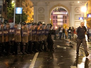 Нереди у Скопљу, пиштољи, каменице и јаја на протесту опозиције 