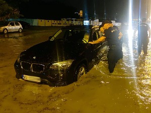 Сезона "урбаних поплава" – шта да радите када се нађете окружени водом