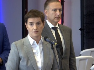 Брнабић: Поштовање међународних споразума није хушкање на рат