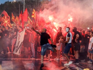 Северна Македонија, између вета и нереда