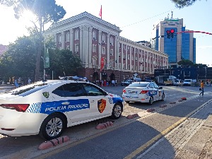 Протест и у Тирани, демонстранти незадовољни Едијем Рамом и скоком цена