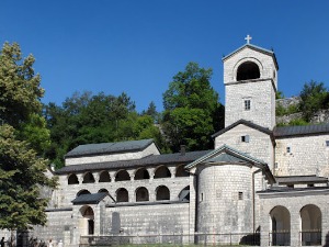 Оштра реакција Митрополије црногорско-приморске на интервју Мила Ђукановића