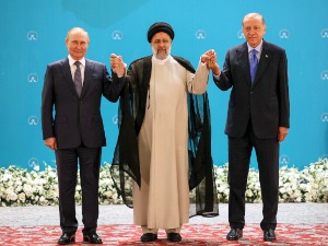 Очи света упрте у Техеран – шта ће донети разговори Путина, Ердогана и Раисија