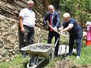 Положен камен темељац за изградњу куће Невенке Бурџић надомак Призрена, враћа се у свој родни крај