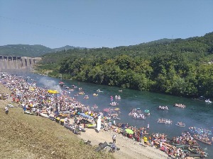 Почео највећи европски речни карневал, стотине учесника спушта се Дрином