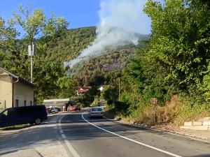 Пожар код Малог Зворника под контролом, нема угроженог становништва