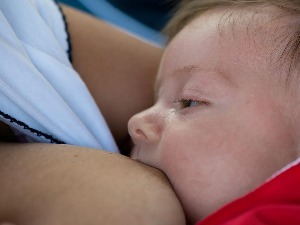 Дојење није само храна већ и љубав и утеха, кроз мамино млеко долази здравље детету
