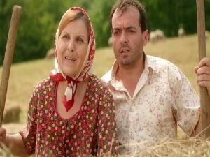 Село гори а баба се чешља