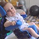 Мали Вукан напунио годину дана, може сам да држи флашицу