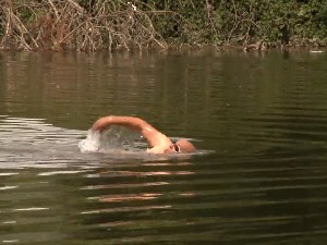 Моравски маратонац оборио Гинисов рекорд у пливању једном руком