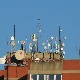 Кров зграде пун антена, имају ли станари разлога за бригу
