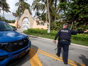 Објављен документ на основу којег је обављен претрес Трампове виле