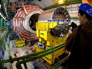 Рестрикције заустављају ЦЕРН и Велики хадронски сударач