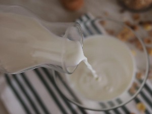 Малиновић: Инспекција проверава да ли се праве залихе млека, очекујемо стабилизацију тржишта