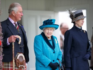 Ко је био поред краљице у тренутку смрти