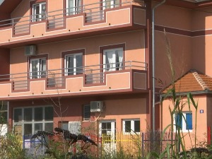 Дете пало кроз прозор вртића у Београду