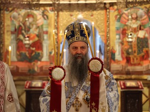 Патријарх Порфирије служио литургију у манастиру у Јасеновцу