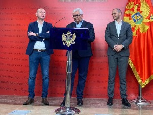 Мандић: Запело у конкретној расподели власти; Лекић: ДПС добио ветар у леђа