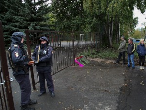 Тродневна жалост због злочина у руској школи, испитују се мотиви напада