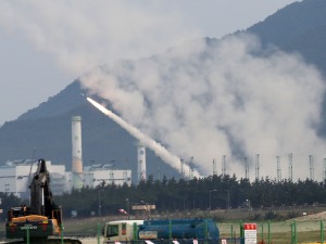 Пјонгјанг испалио две балистичке ракете уочи посете потпредседнице САД Јужној Кореји