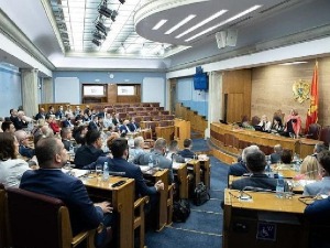 Посланици црногорског парламента нису усвојили  дневни ред,  без расправе о скраћењу мандата 