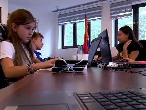 На путу да постану програмери, деца на Златибору уче како да направе игрицу или апликацију