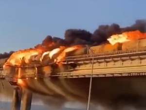 Угашен пожар на Кримском мосту, погинуле три особе