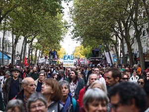 Протест у Паризу због пораста цена, опозиција позвала на генерални штрајк