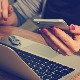 Скоро сви у Србији имају ТВ и мобилни телефон, 27 одсто не купује преко интернета