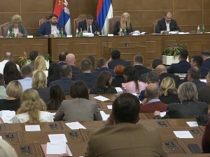 Скупштина града Београда усвојила одлуку о грејној сезони и новогодишњој расвети