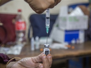 ЕМА препоручила "Фајзерову" бустер вакцину против омикрона код деце, а "Санофијеву" код одраслих