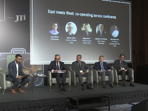 Са уличних тезги на интернет, процветао виртуелни шверц