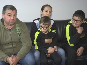 Браћа Филип и Стеван болују од аутизма, потребна им је наша помоћ