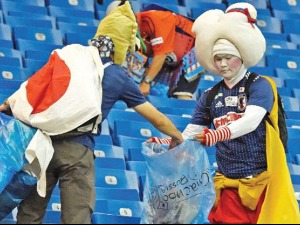 Јапанска посла… Чистили трибине стадиона на утакмици на којој Јапан није ни играо
