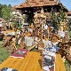 Траг-Лапово, варош необичних уметника