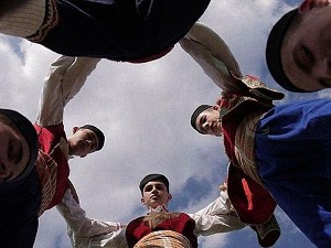 Шљива ранка и статива танка: Судар титана, 2. епизода