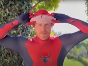 Зашто је и како принц Хари постао Спајдермен