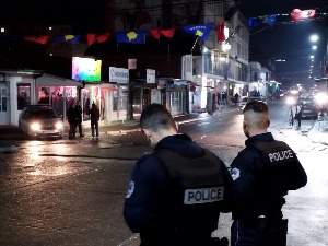 Више од 300 специјалаца косовске полиције ушло у Северну Митровицу, за сада без инцидената