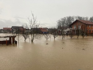 Ванредно у Козарској Дубици, насипу прети опасност од пуцања због клизишта