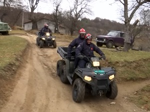 Када завеје до села на Бесној Кобили код Врања стижу ватрогасци-спасиоци