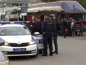 Аутобус који је превозио децу остао без два точка, чији је пропуст и ко је морао да прегледа возило