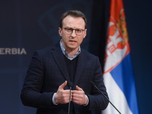 Петковић: Добили смо снажне гаранције од САД и ЕУ, Вучић замолио Србе да се повуку са барикада