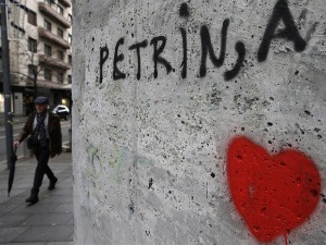 Протест у Петрињи: Желимо обнову свих кућа и станова без обзира на боју налепнице