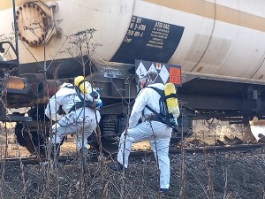 Снимци уклањања цистерни код Пирота