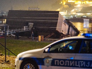 Београдски сплав "Фристајлер" скоро потонуо, гости евакуисани