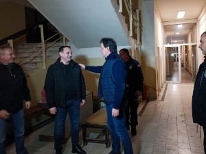 Гашић у новогодишњој ноћи са припадницима Полицијске управе у Крушевцу