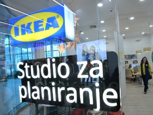 Икеа повлачи огледала због несигурних фиксатора, позив купцима да наруче замену
