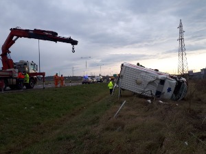 Судар комбија и санитета код Параћина, пет особа повређено