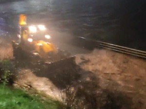 У Трнову проглашена ванредна ситуација, поплављено неколико кућа у Гацку